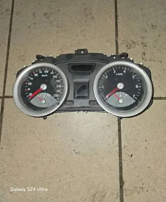Renault Megane II Speedometer (instrument cluster) 8200364015 PEBC101165 35110419
