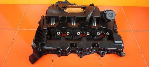 Land Rover Discovery 3 - LR3 Rocker cam cover ZAWOROW