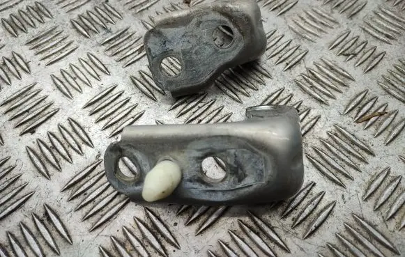 Ford B-MAX Front door lower hinge 
