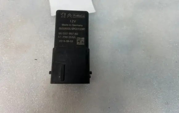 Peugeot 2008 I Glow plug pre-heat relay 9803299780