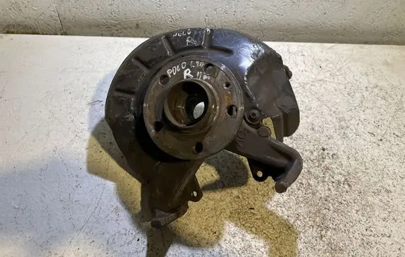 Volkswagen Polo V 6R Front wheel hub