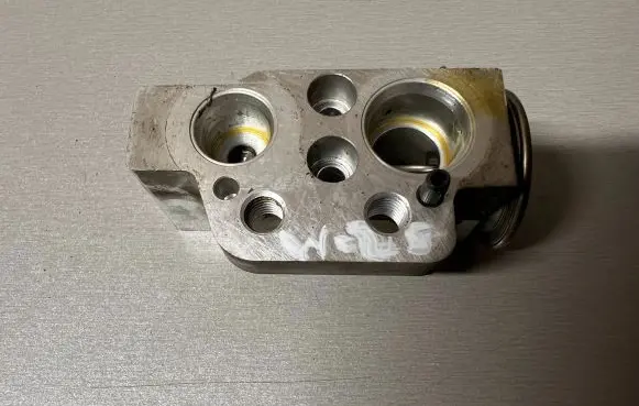 Volkswagen Golf V Air conditioning (A/C) expansion valve 1K0820679 F666902ZG
