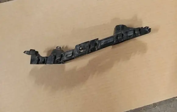 Suzuki Swift III Front bumper mounting bracket 7173153R0
