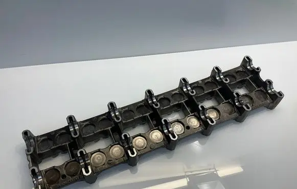Mercedes-Benz E W211 Camshaft holder R6130160204 6130160204