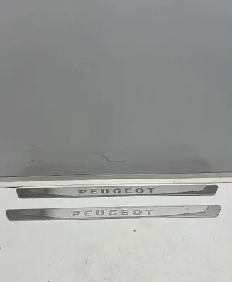 Peugeot 508 II Front sill trim cover