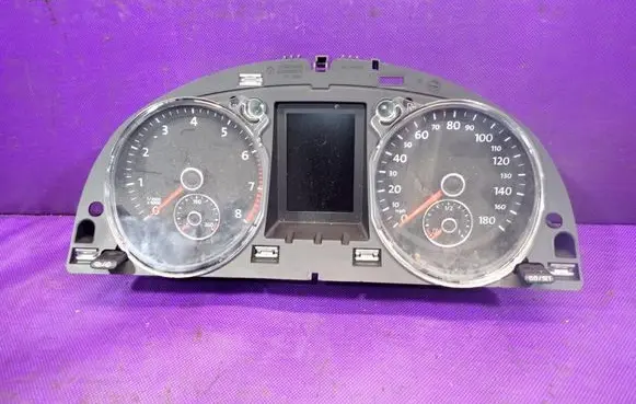 Volkswagen PASSAT CC Speedometer (instrument cluster) 3C8920971B