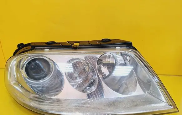Volkswagen PASSAT B5.5 Headlight/headlamp 3B7941018M