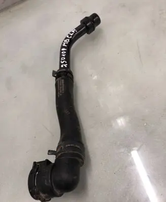 Mercedes-Benz CLA C117 X117 W117 Engine coolant pipe/hose A1332000052