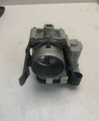 Volkswagen Golf VII Throttle valve 03F133062B