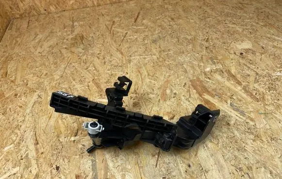 Front bumper mounting bracket