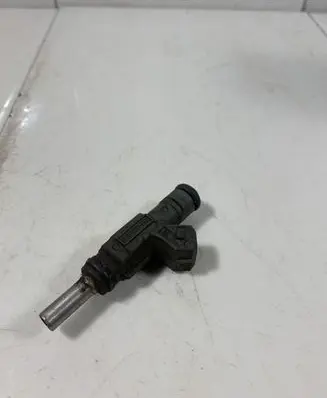 Volkswagen Golf IV Fuel injector 06B133551B