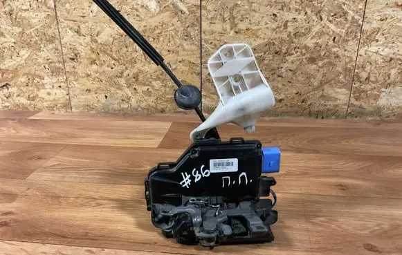 Volkswagen Caddy Front door lock PA66307G 3D2837016S