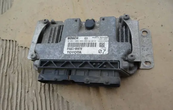 Peugeot 107 Engine control unit/module 896610H070 0261S04464 1039S33360
