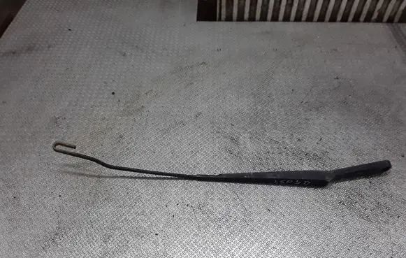 Windshield/front glass wiper blade