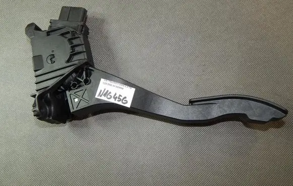 Volkswagen Tiguan Accelerator throttle pedal 5Q1723503J