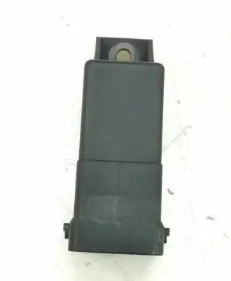 Renault Megane III Glow plug pre-heat relay 8200798585 0281003050