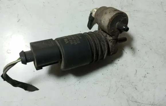Skoda Octavia Mk2 (1Z) Windscreen/windshield washer pump 1K6955651