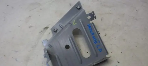 Opel Movano B Fender mounting bracket