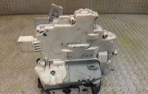 Audi A4 S4 B7 8E 8H Coupe door lock (next to the handle) 8E2837015AA