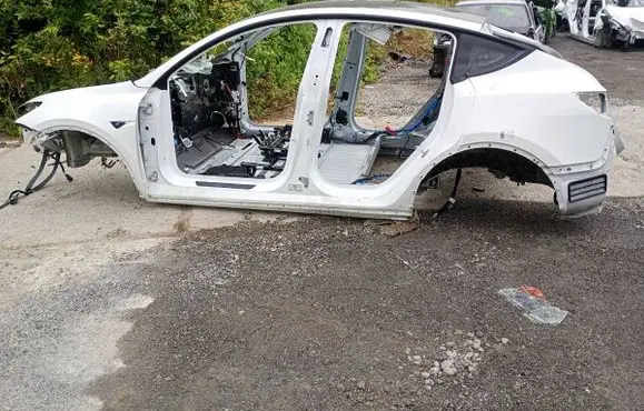 Tesla Model Y Front quarter panel