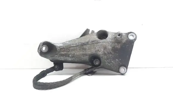 Engine mounting bracket