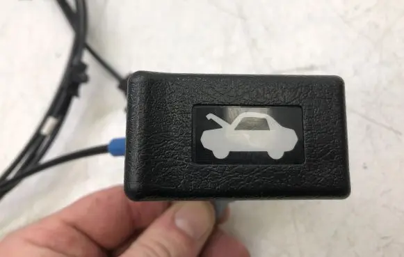 Honda CR-V Engine bonnet (hood) release handle