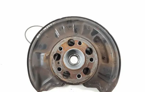 Mercedes-Benz C W204 Rear wheel hub 2043503208 A2043503208