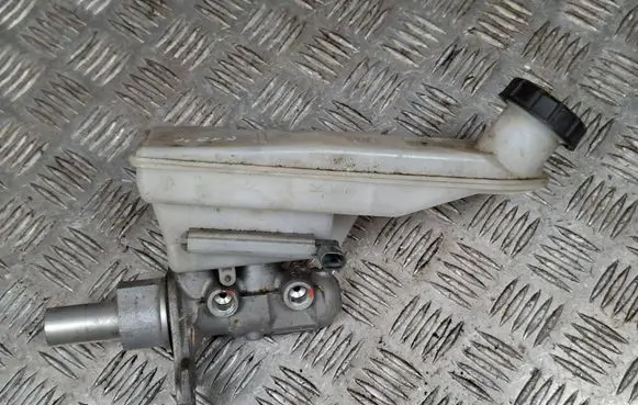 Master brake cylinder