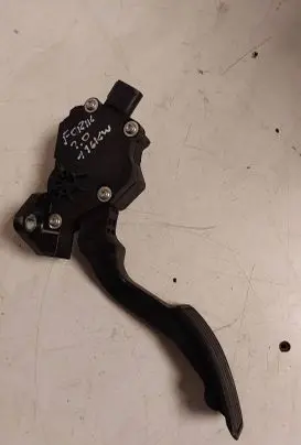 Subaru Legacy Accelerator throttle pedal 198800-7060