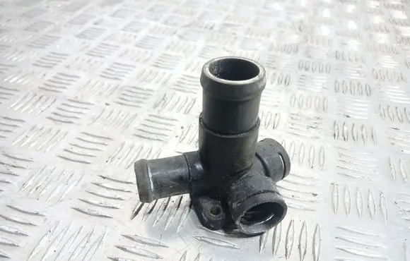 Volkswagen PASSAT B3 Engine coolant pipe/hose 068121133