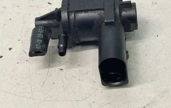 Audi A4 S4 B7 8E 8H Turbo solenoid valve 1K0906283A