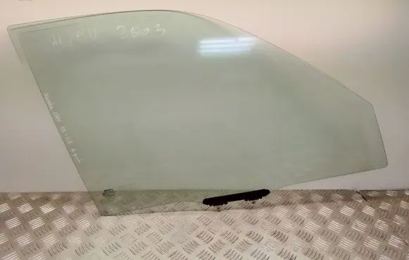 Honda CR-V Front door window glass four-door