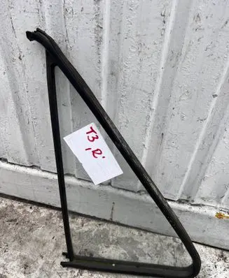 Volkswagen Transporter - Caravelle T3 Front triangle window/glass 43R001025 DOT27M320AS2
