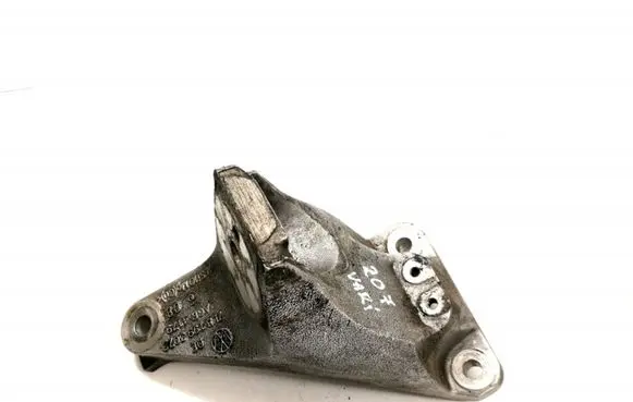 Audi Q7 4L Engine mounting bracket 7L6199307B