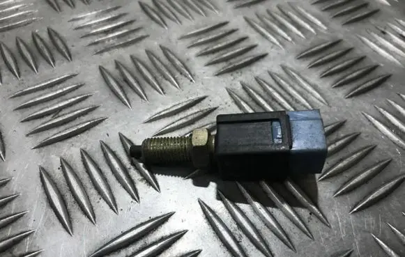 Nissan Sunny Brake pedal sensor switch