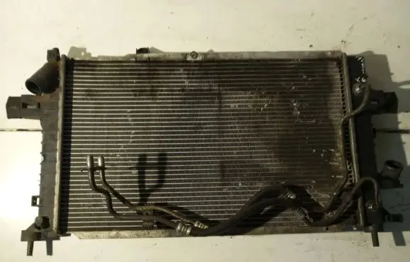 Opel Zafira B Coolant radiator 13171429