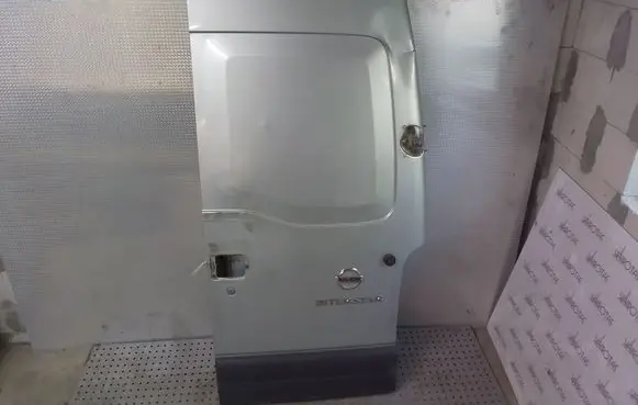 Nissan Interstar Rear door