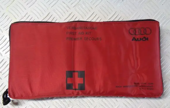 Audi A4 S4 B8 8K First aid kit 8K0860282C