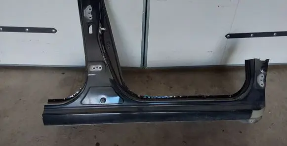 Toyota Yaris Front sill (body part) 