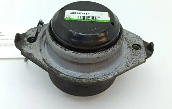 Mercedes-Benz R W251 Engine mount bracket A2512404117