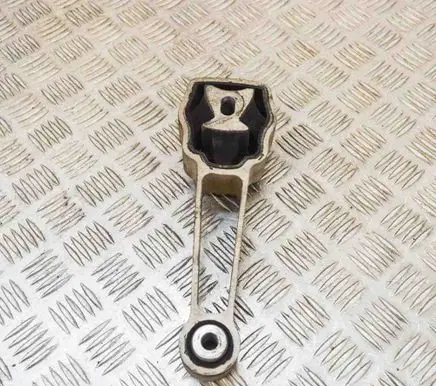 Volvo V70 Engine mount bracket