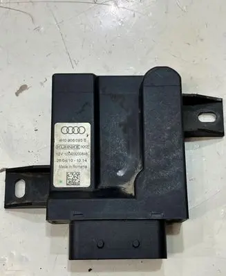 Volkswagen Touareg II Fuel pump relay 