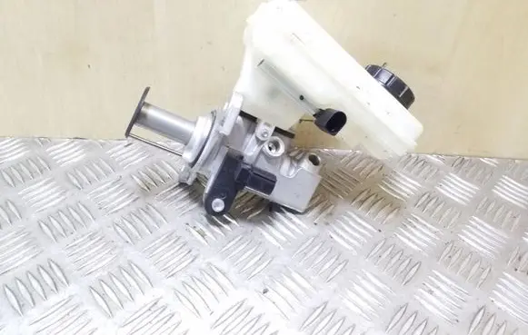 Master brake cylinder