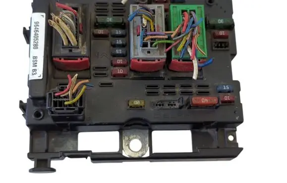 Peugeot 307 Fuse module 9646405280 30264270 BSMB3