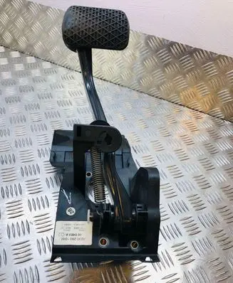 Mercedes-Benz C W203 Brake pedal A2032901001