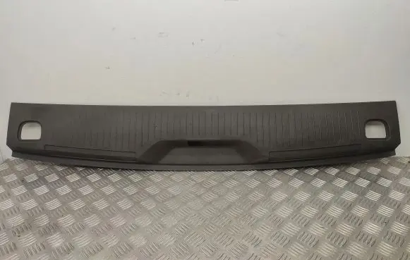 Volkswagen Transporter - Caravelle T7 Rear sill trim cover