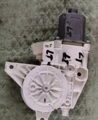 Mercedes-Benz C AMG W204 Rear door window regulator motor A2048200542 961109100 0130822505
