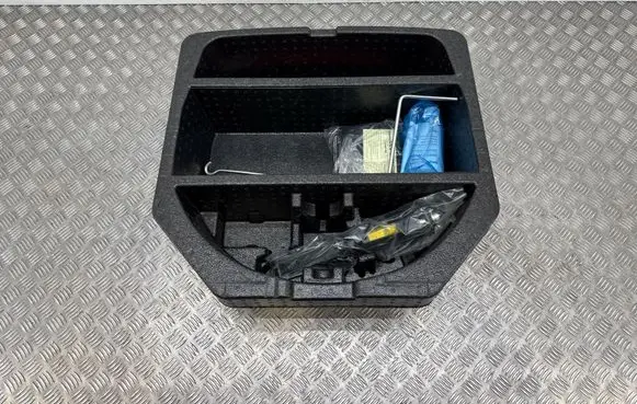 Toyota Avensis T270 Tool box 6442905040