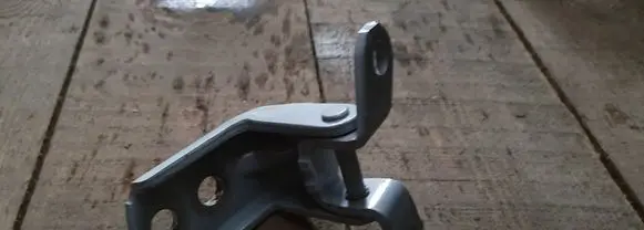 Nissan Leaf I (ZE0) Front door lower hinge 