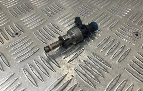 Audi A8 S8 D4 4H Fuel injector 079036G